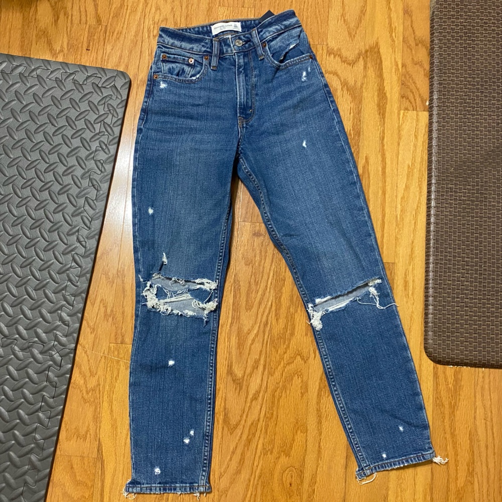 Abercrombie & Fitch High Rise Mom Jeans Curve Love